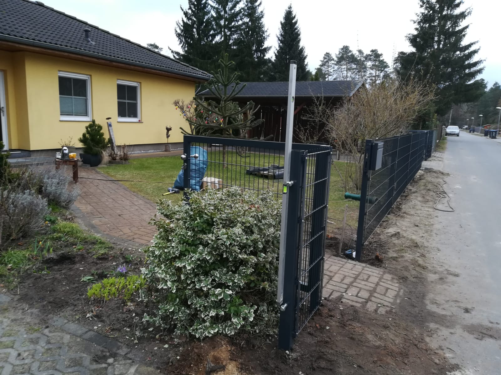 Einen qualitativen Zaun aus Polen mit Montage